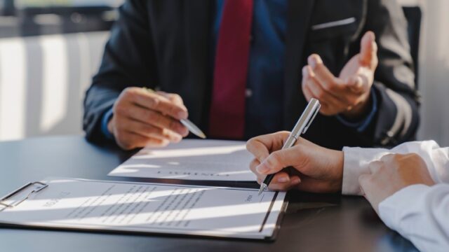 法人保険の見直しで経営者がすべきことは？タイミングや注意点も解説