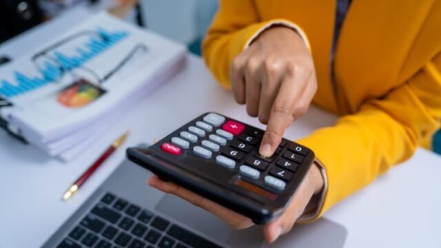 法人保険の経理処理をわかりやすく解説！保険期間中から解約・満期まで