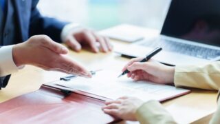 サイバー保険の約款とは？補償を左右する条項と比較時の注意点